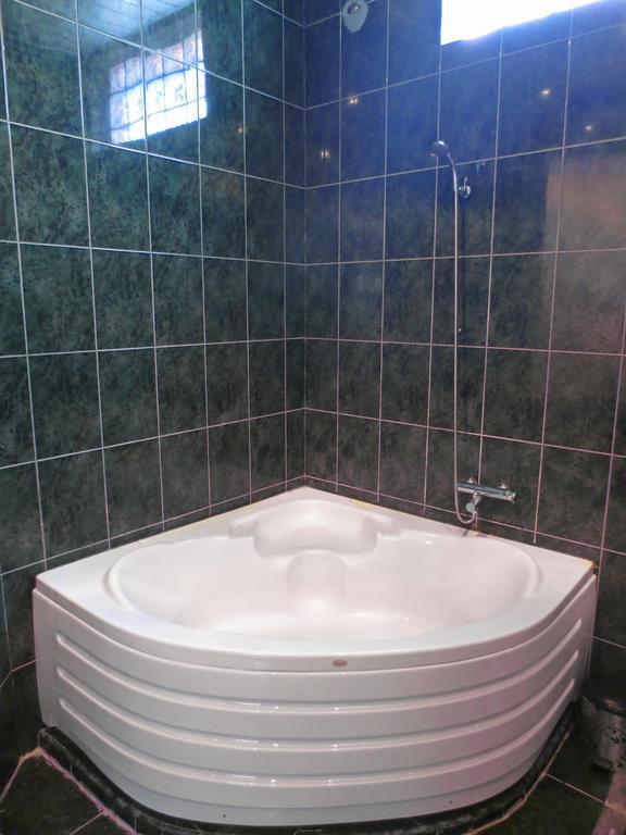Batumi Sun Hostel Phòng bức ảnh